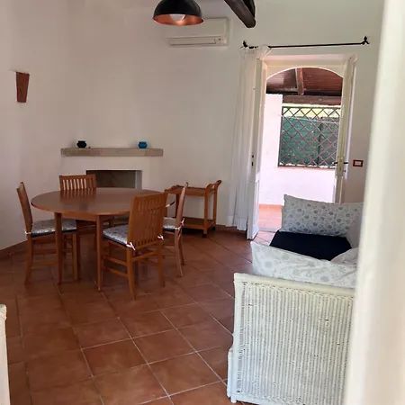 Casa A Capriccioli Con Giardino