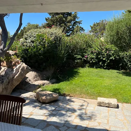 Casa A Capriccioli Con Giardino